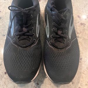 Brooks men’s running shoes 9.5 beast